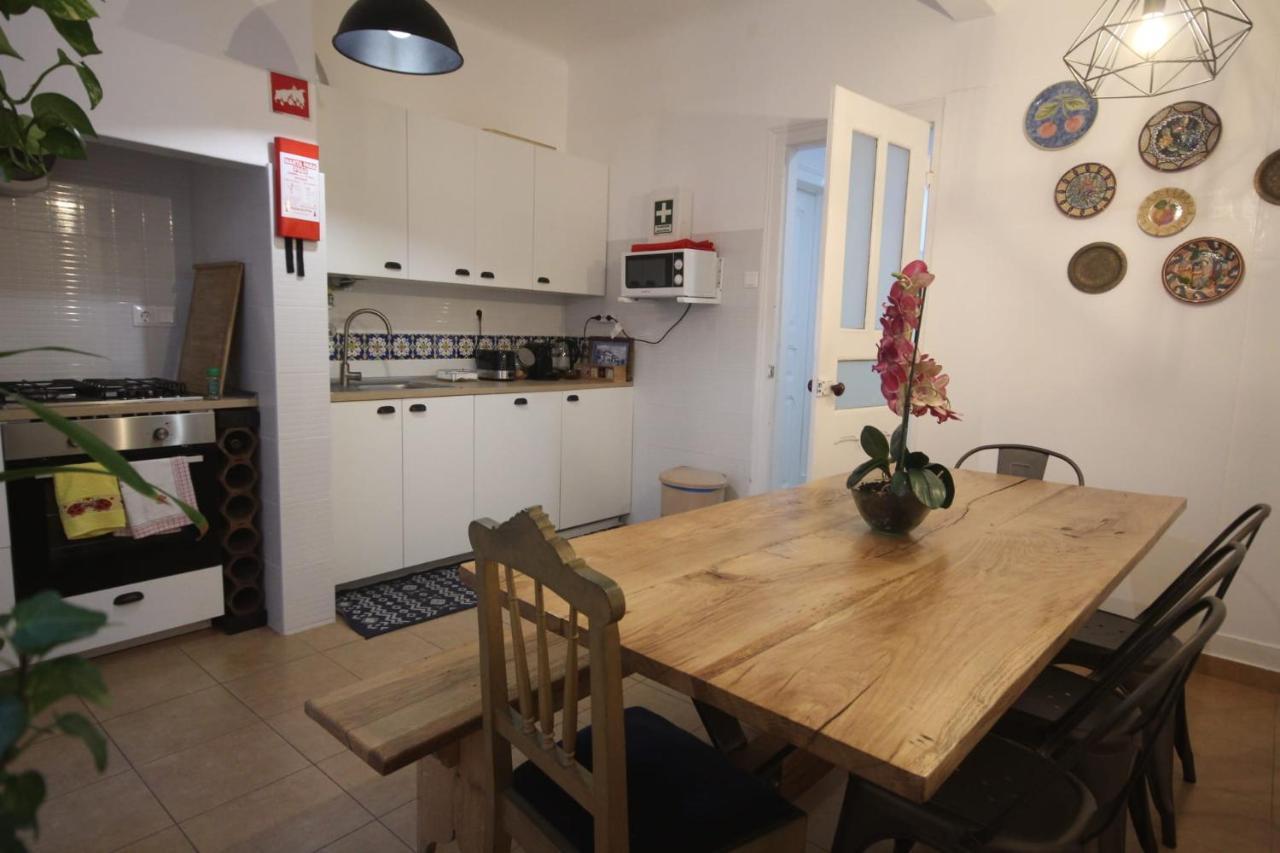 Ocean M1 R4 - Large Double Room With Shared Bathroom In City Center Lisbon Exterior photo