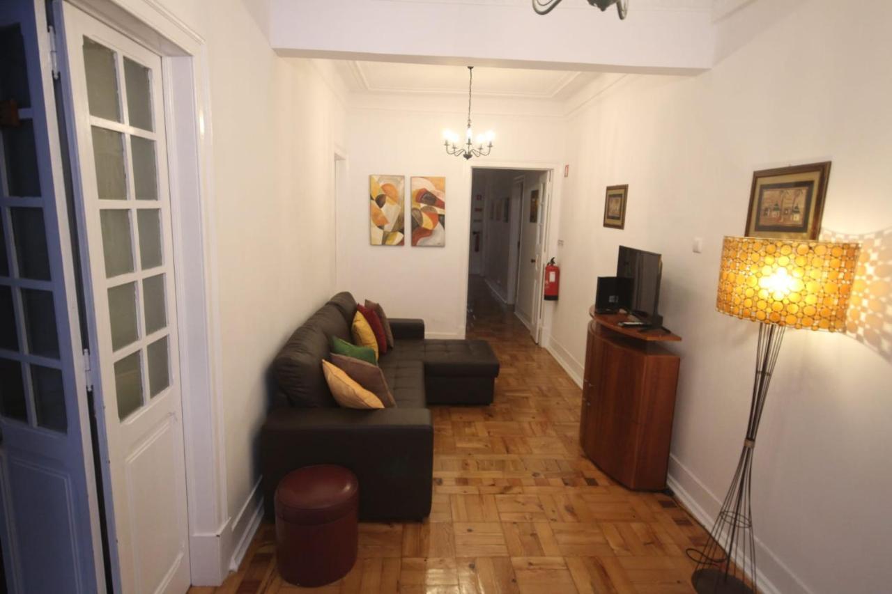 Ocean M1 R4 - Large Double Room With Shared Bathroom In City Center Lisbon Exterior photo