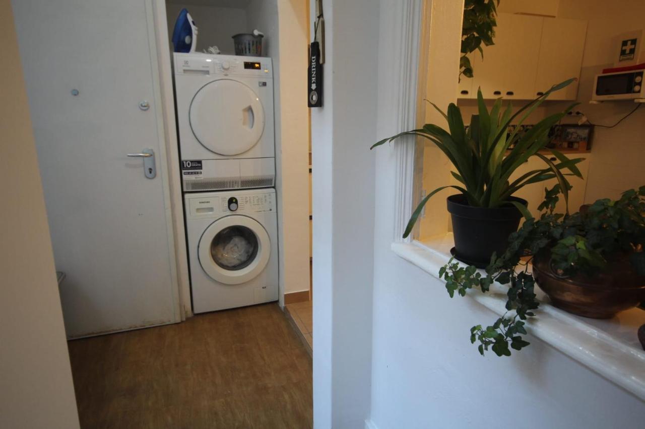 Ocean M1 R4 - Large Double Room With Shared Bathroom In City Center Lisbon Exterior photo
